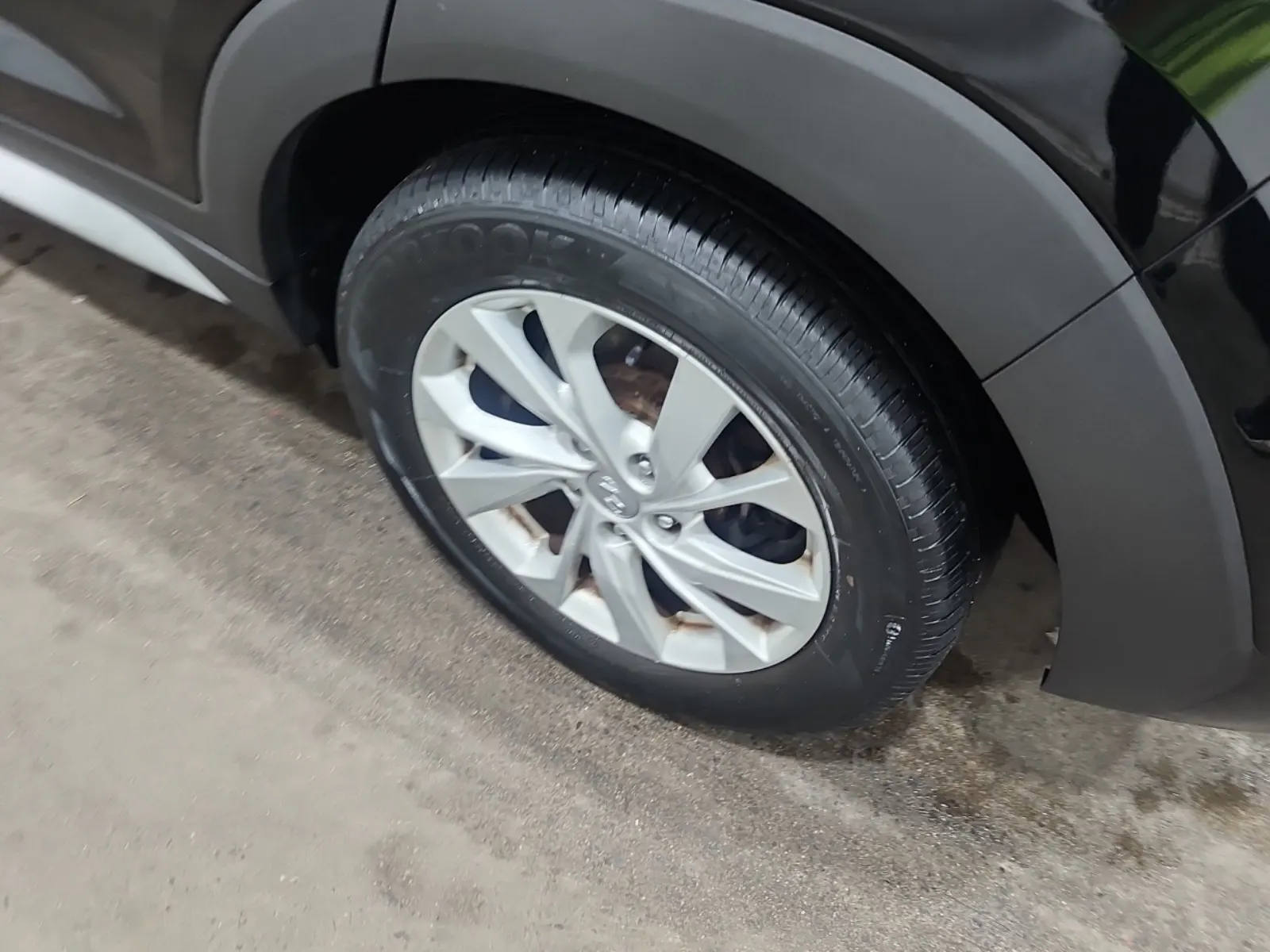 Left Rear Wheel/Tire Photo