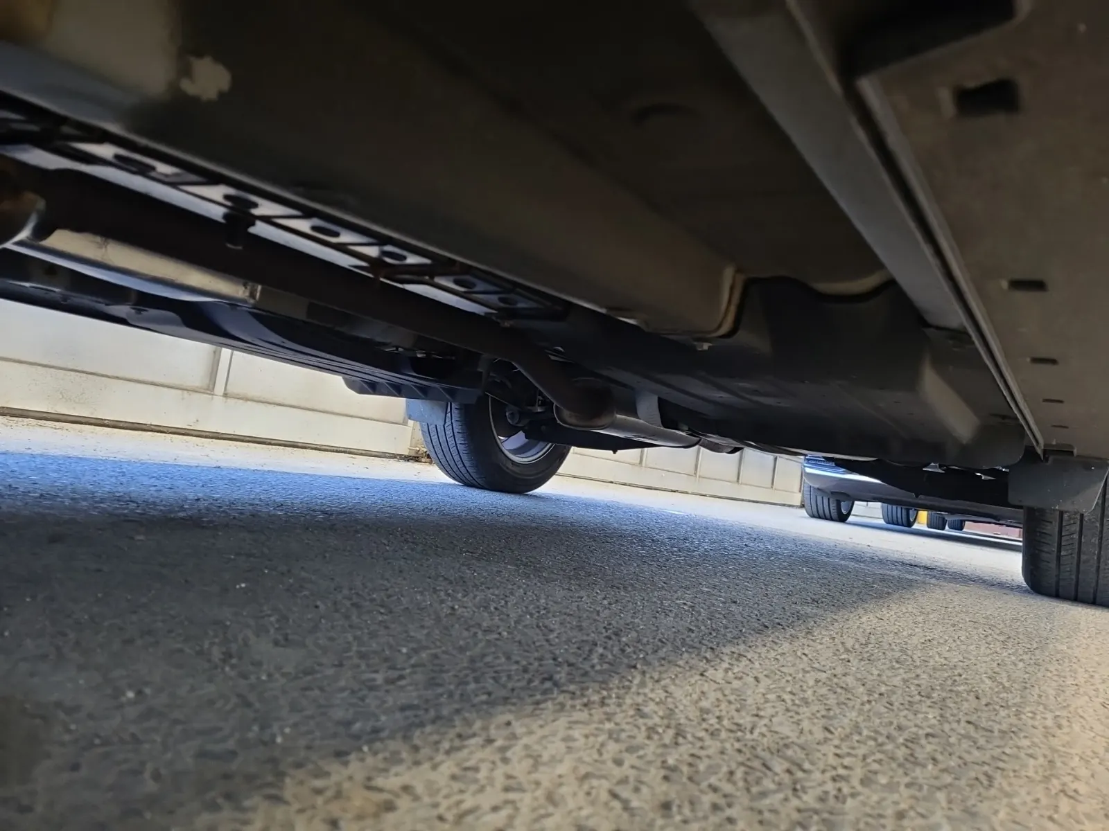 Undercarriage - Driver Photo