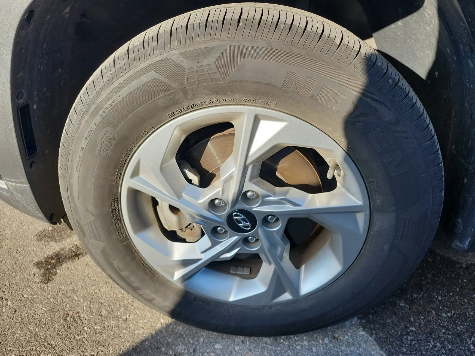 Front driver wheel/tire photo