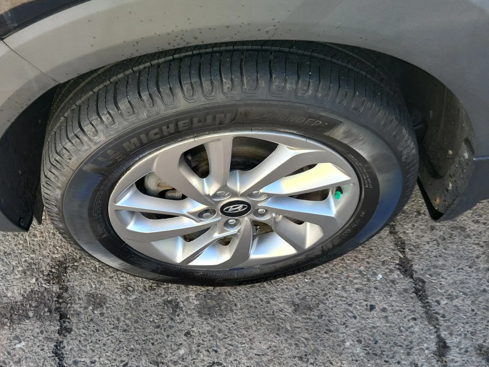 Front driver wheel/tire photo