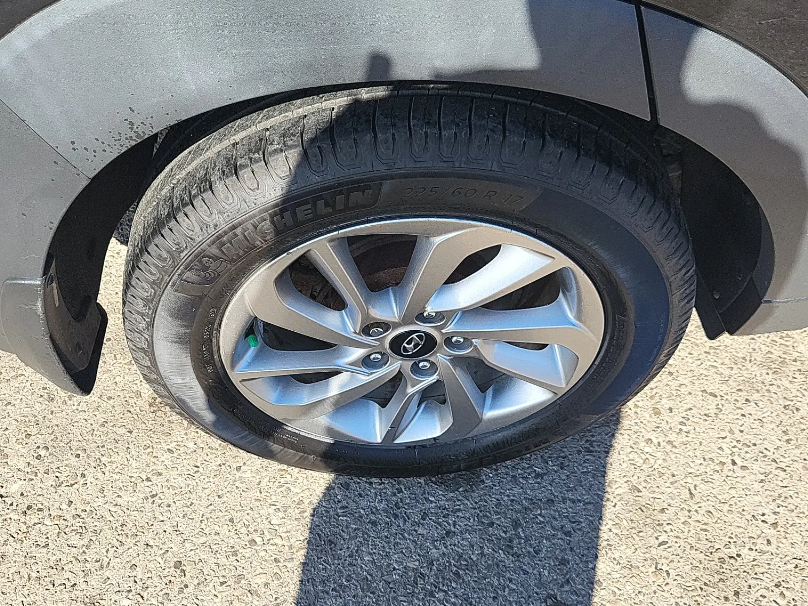 Right Rear Wheel/Tire Photo