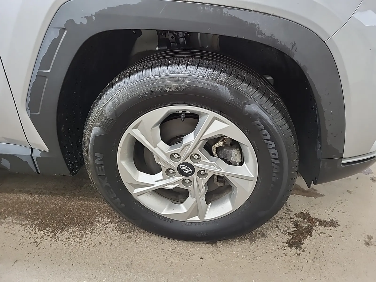 Right Front Wheel/Tire Photo