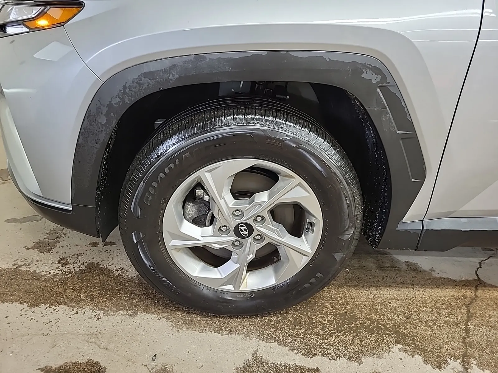Front driver wheel/tire photo