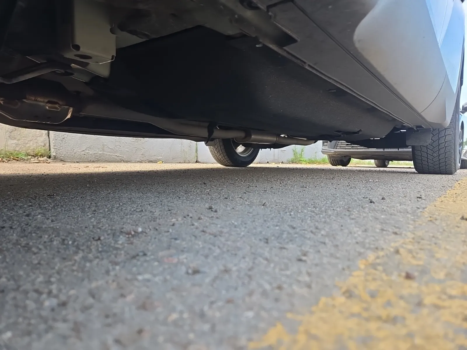 Undercarriage - Driver Photo