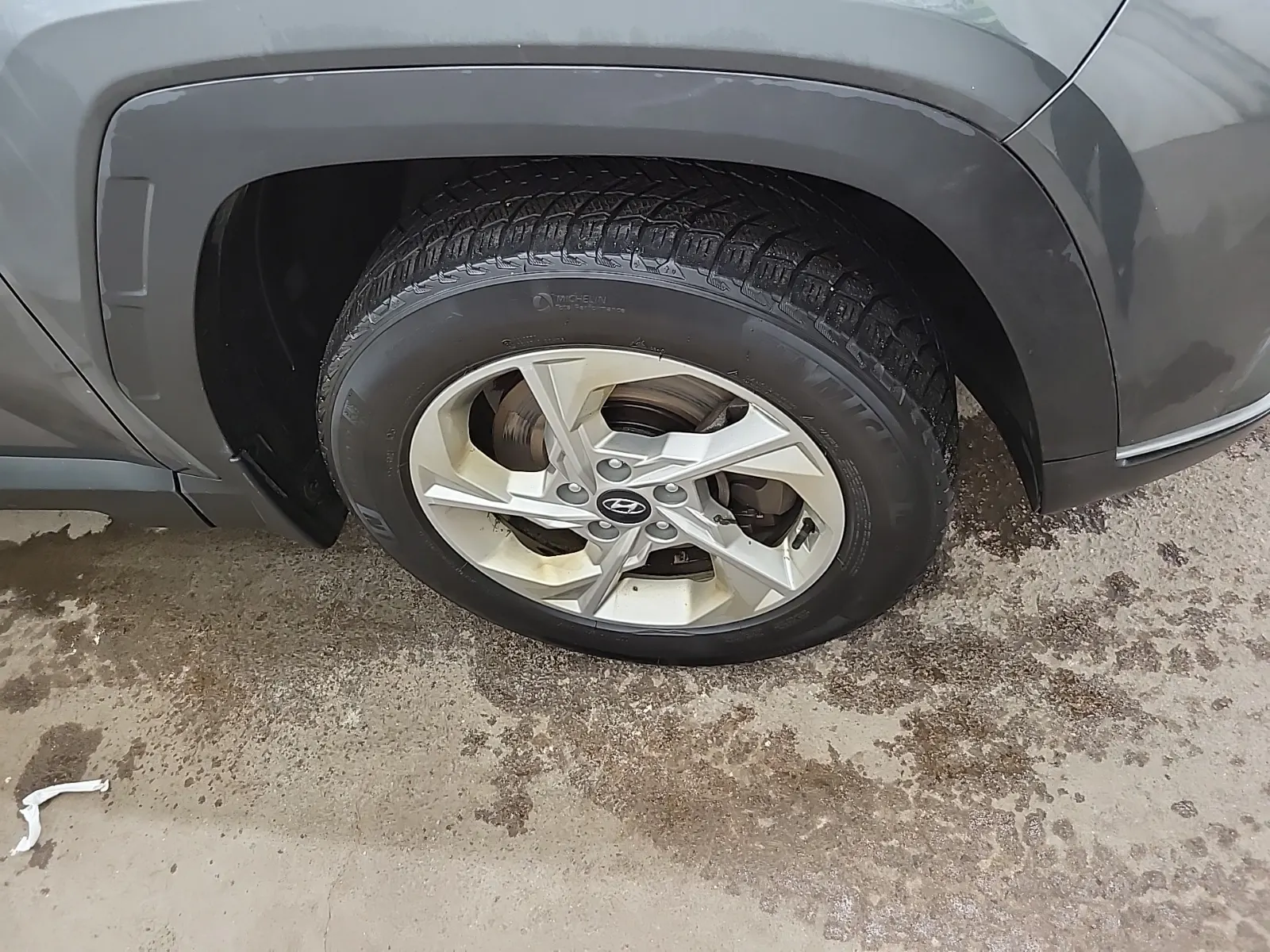 Right Front Wheel/Tire Photo