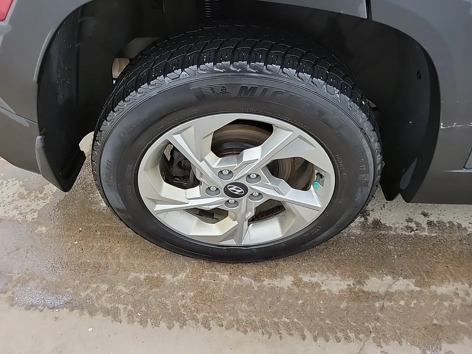 Right Rear Wheel/Tire Photo