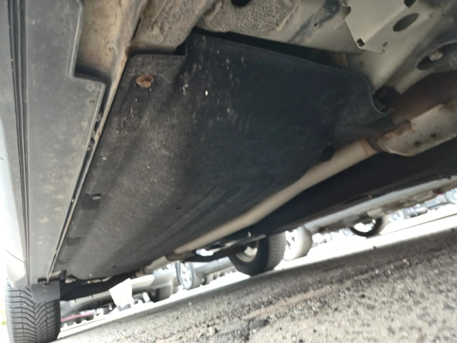 Undercarriage - Passenger Photo