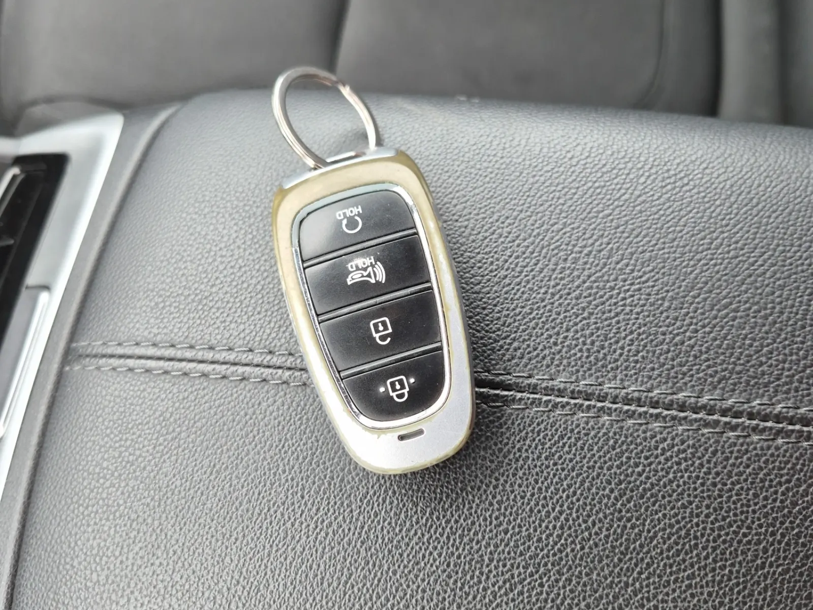 Keys/Fobs/Manual Photo