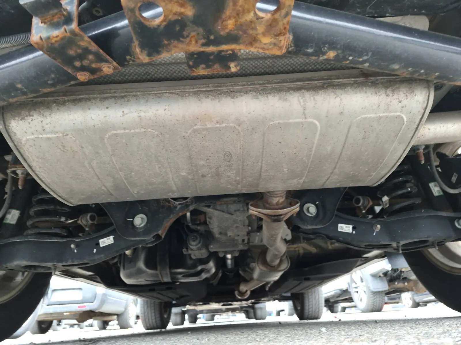 Undercarriage - Rear Photo
