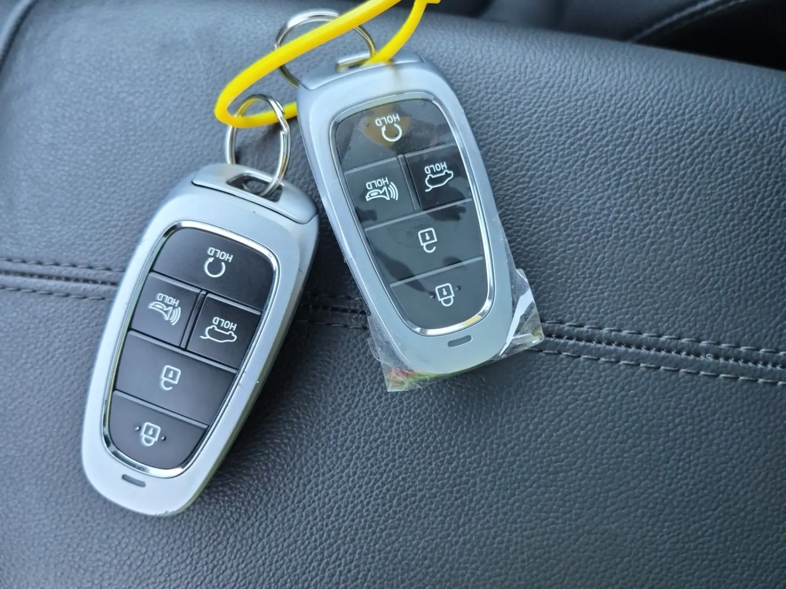 Keys/Fobs/Manual Photo