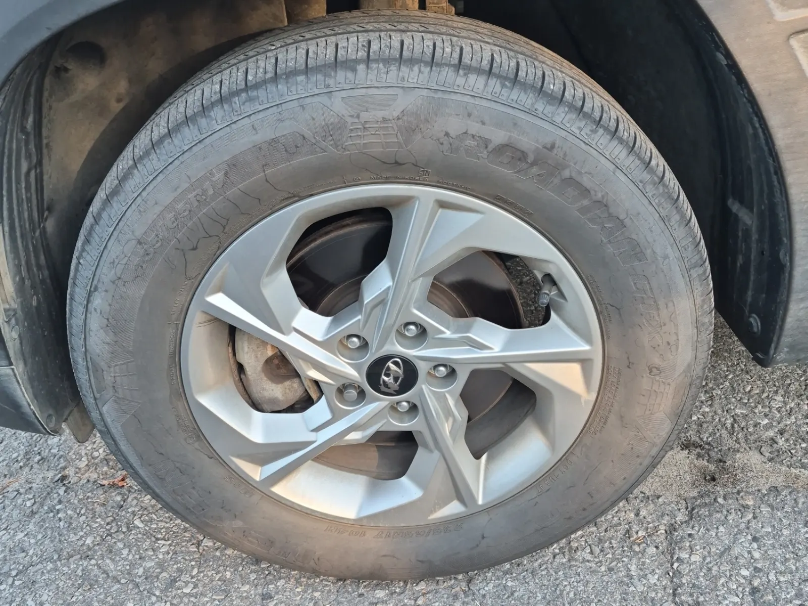Front driver wheel/tire photo