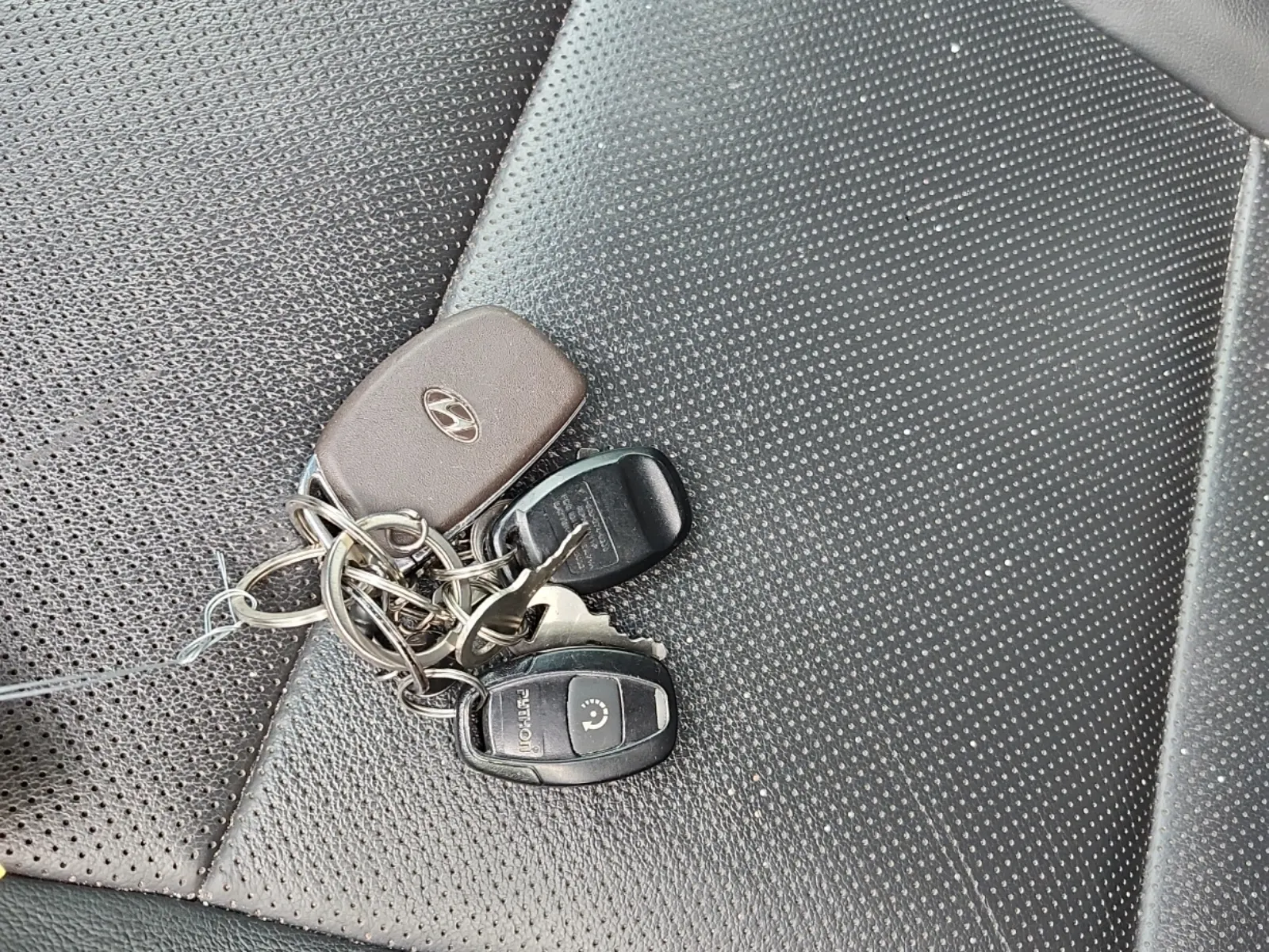 Keys/Fobs/Manual Photo