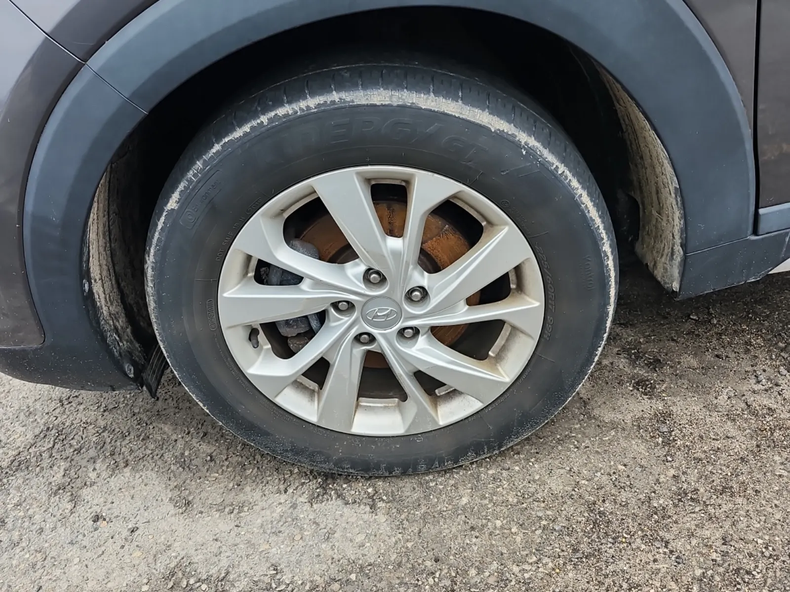 Front driver wheel/tire photo