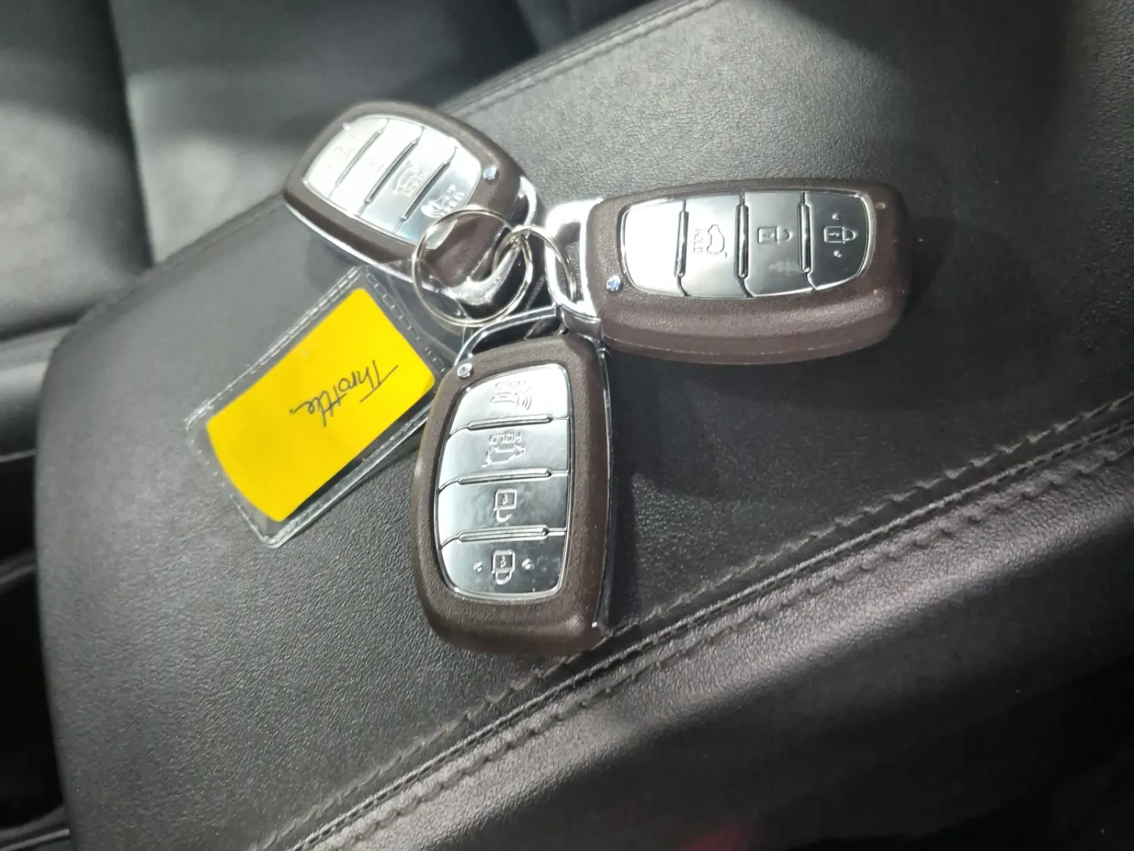 Keys/Fobs/Manual Photo