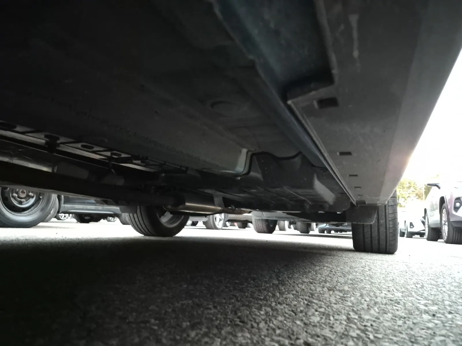 Undercarriage - Driver Photo