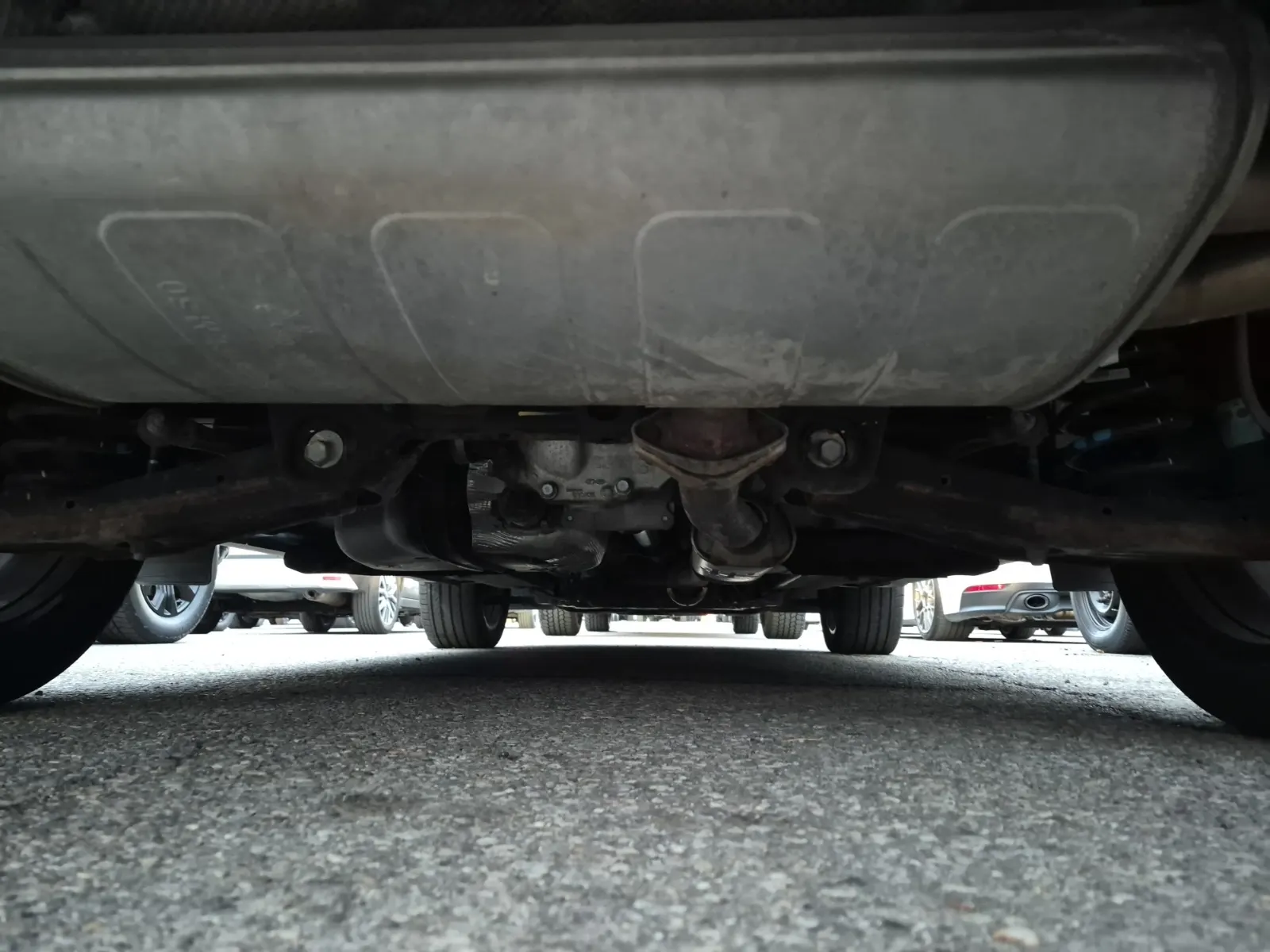 Undercarriage - Rear Photo