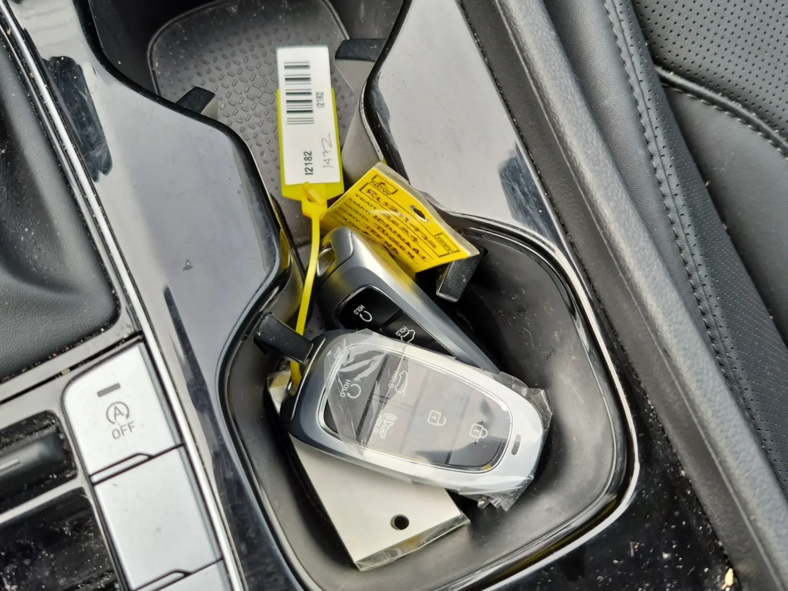 Keys/Fobs/Manual Photo