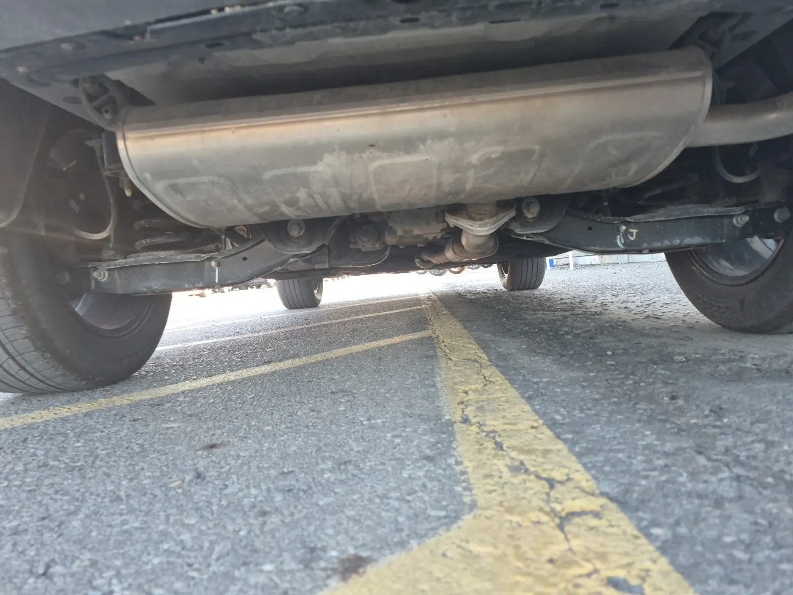 Undercarriage - Rear Photo