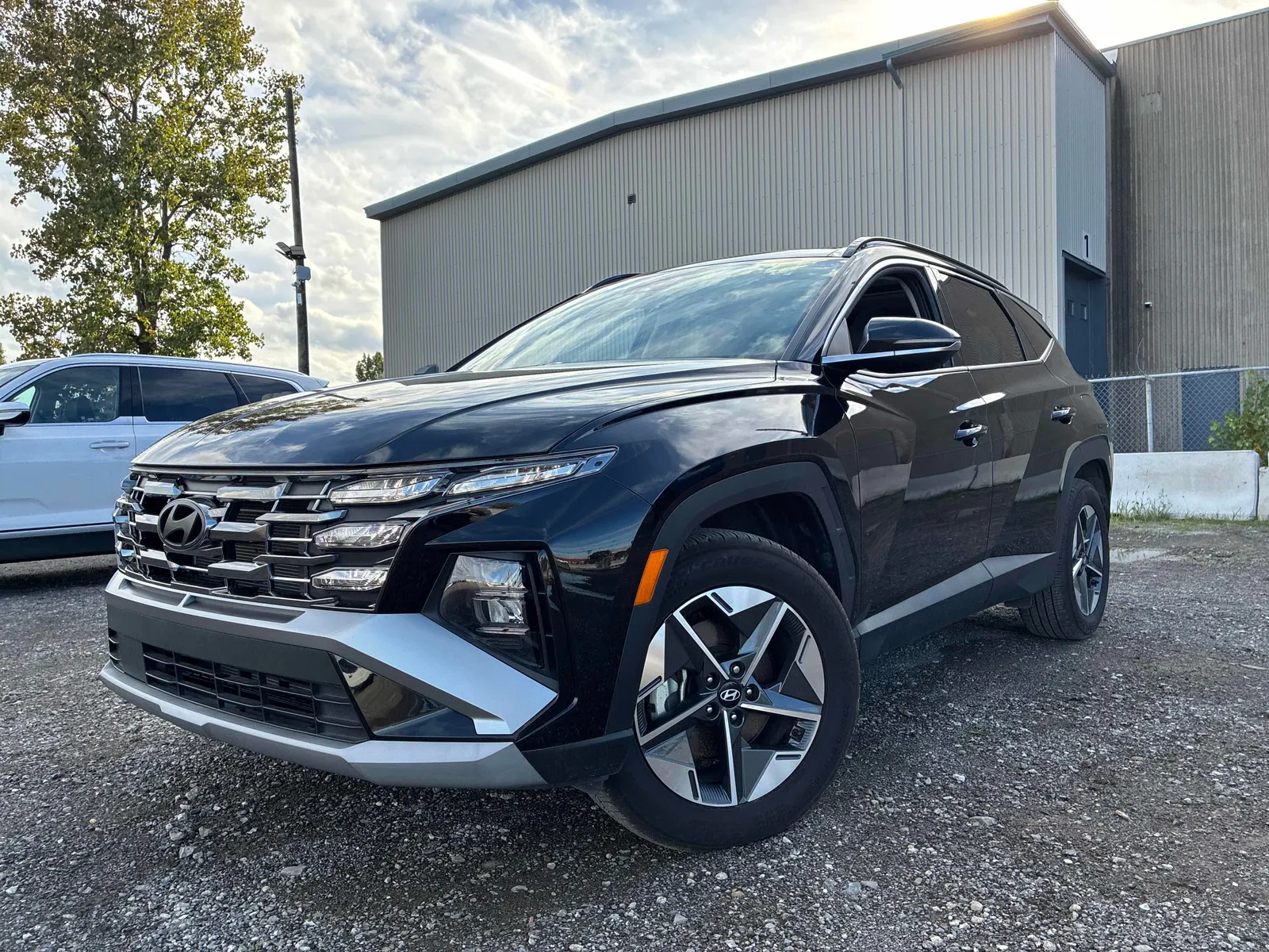 3/4 Front (Main image)