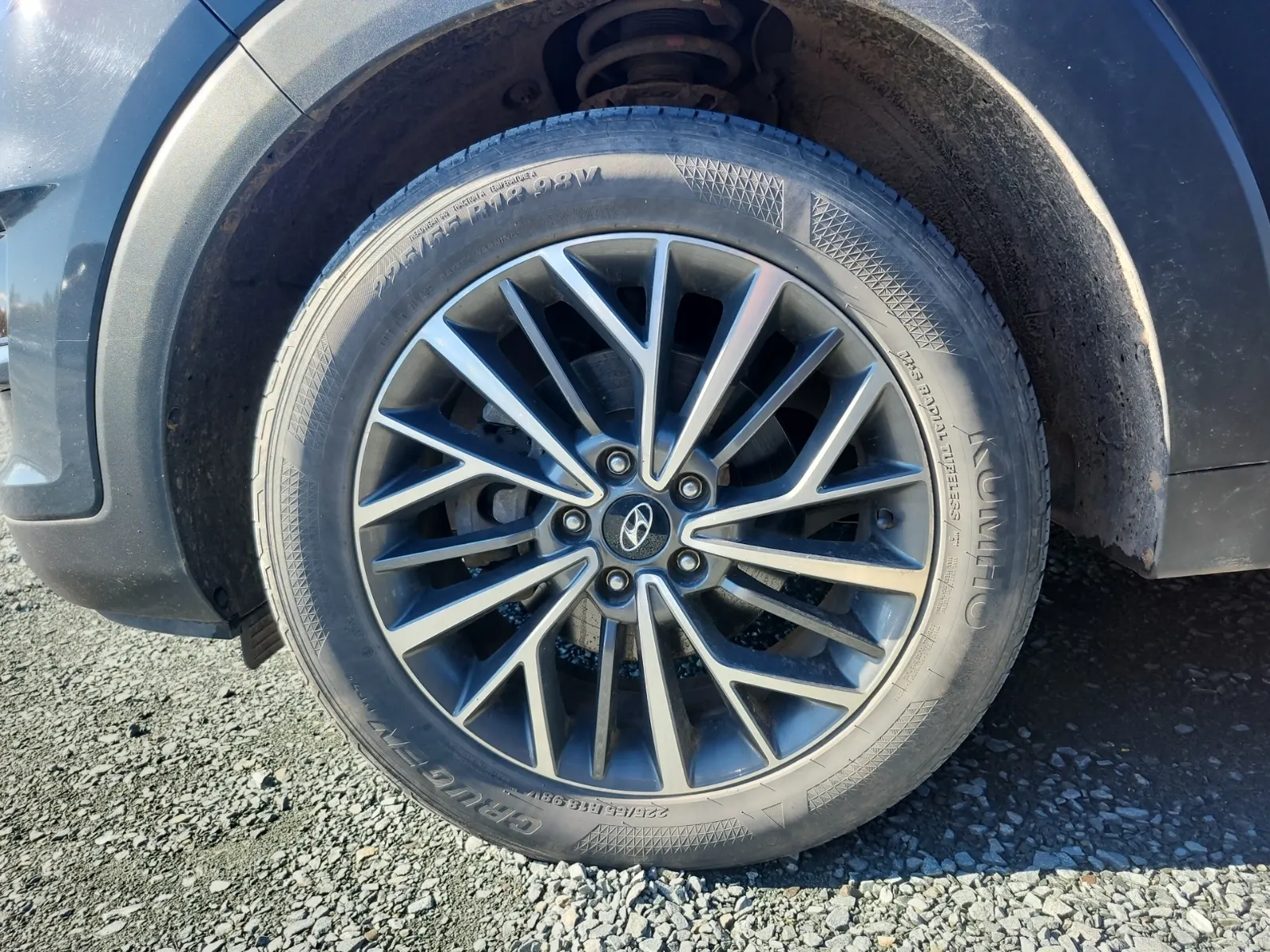 Front driver wheel/tire photo