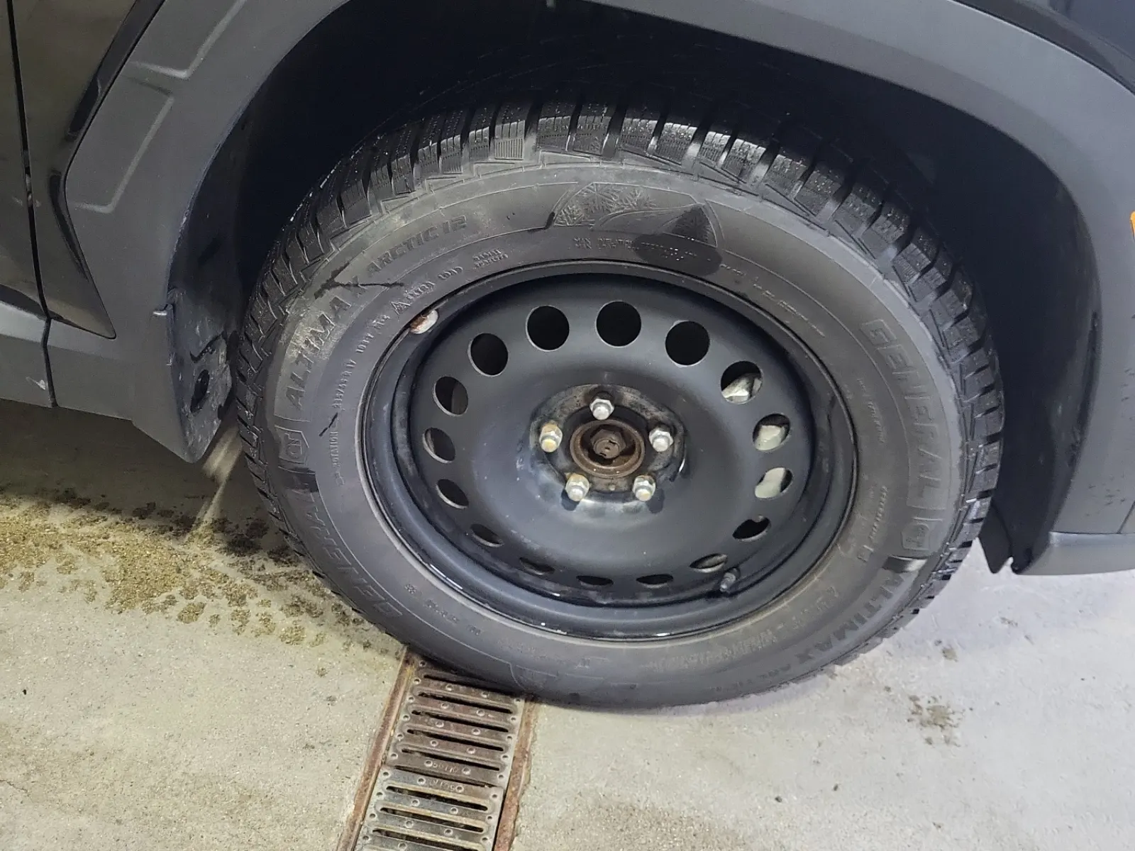 Right Front Wheel/Tire Photo