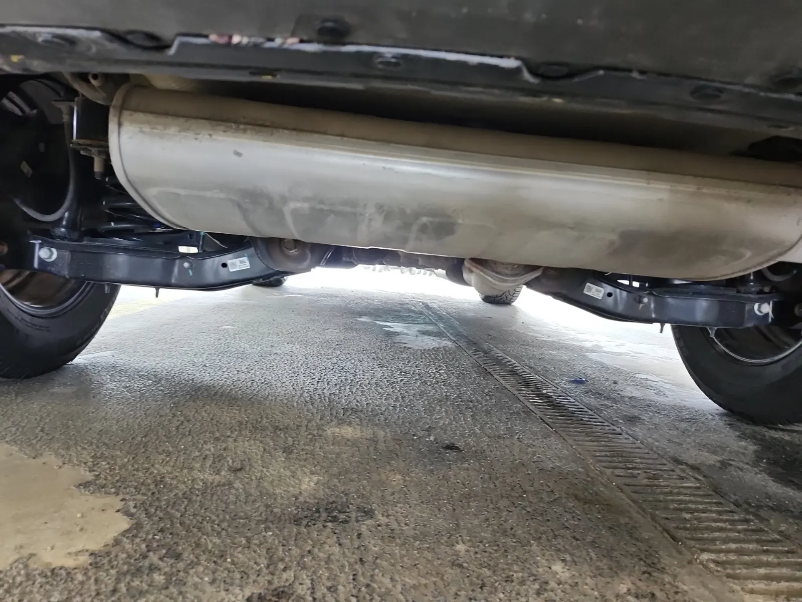 Undercarriage - Rear Photo