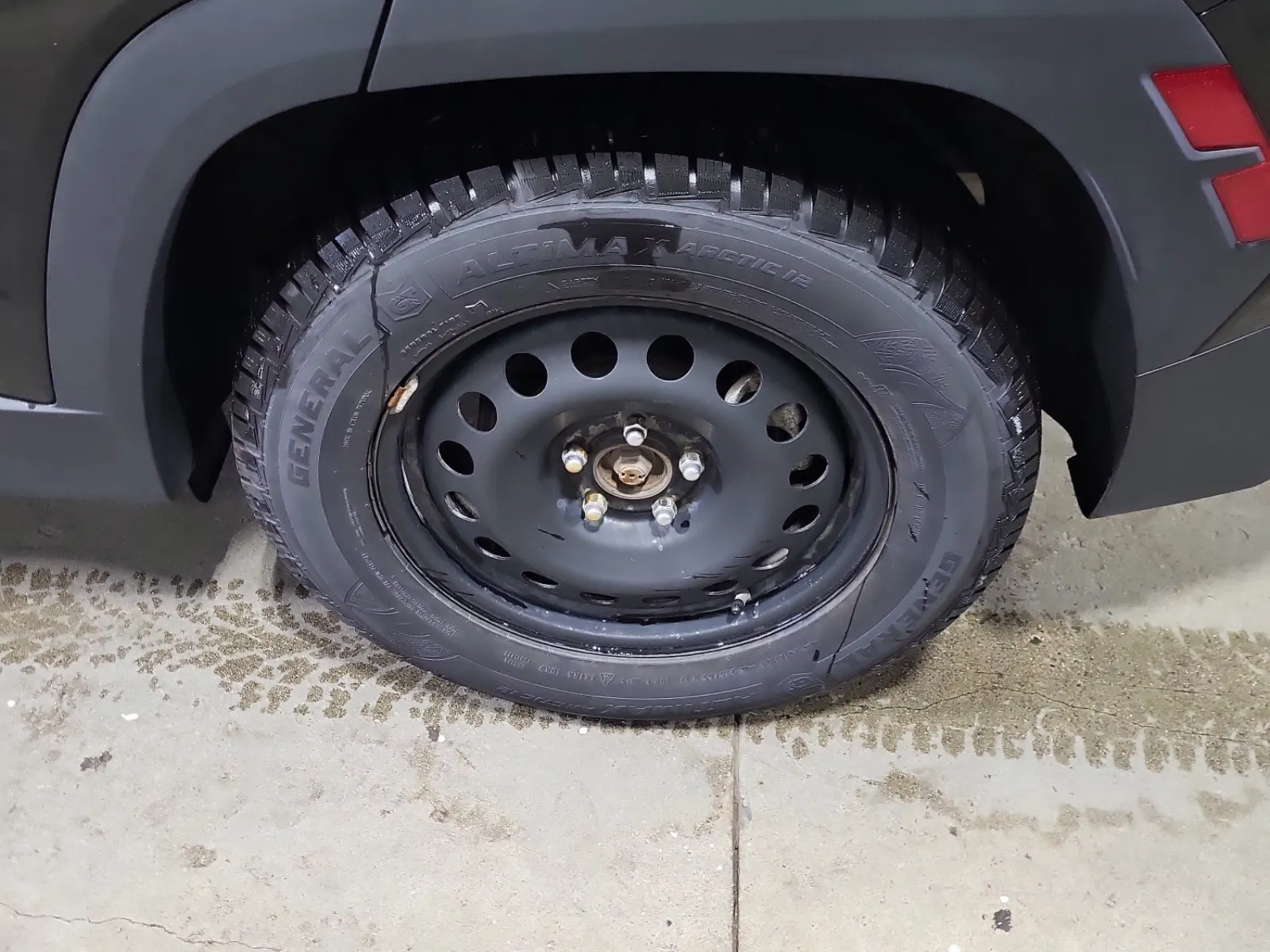 Left Rear Wheel/Tire Photo