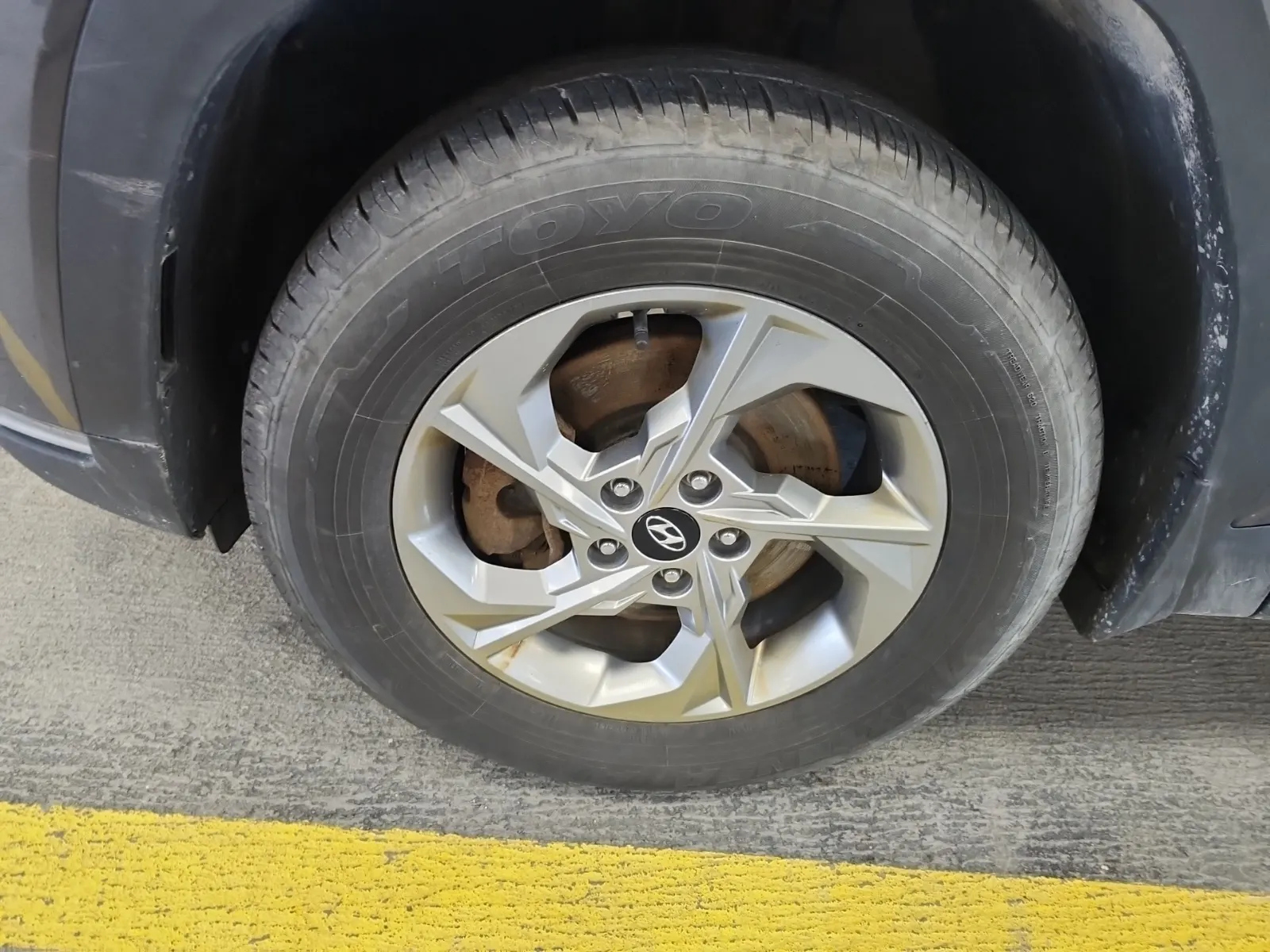 Front driver wheel/tire photo