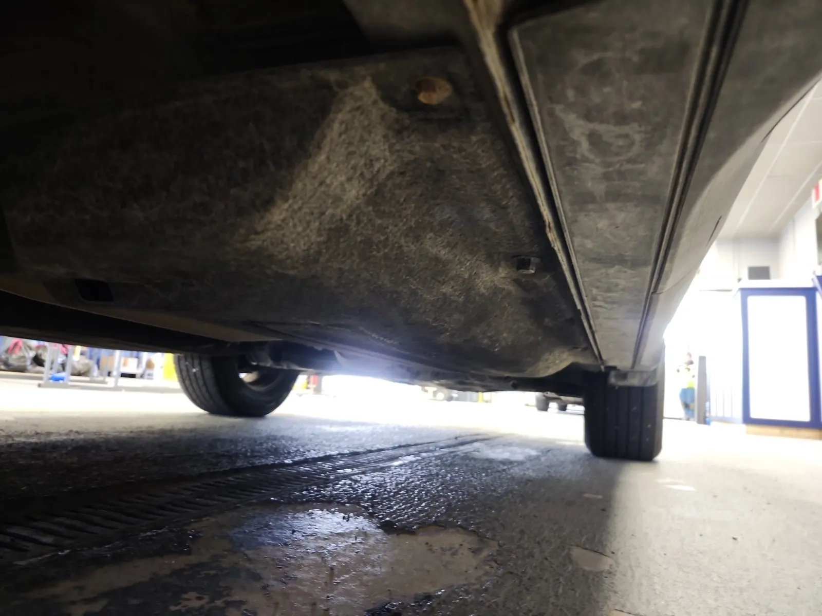 Undercarriage - Passenger Photo