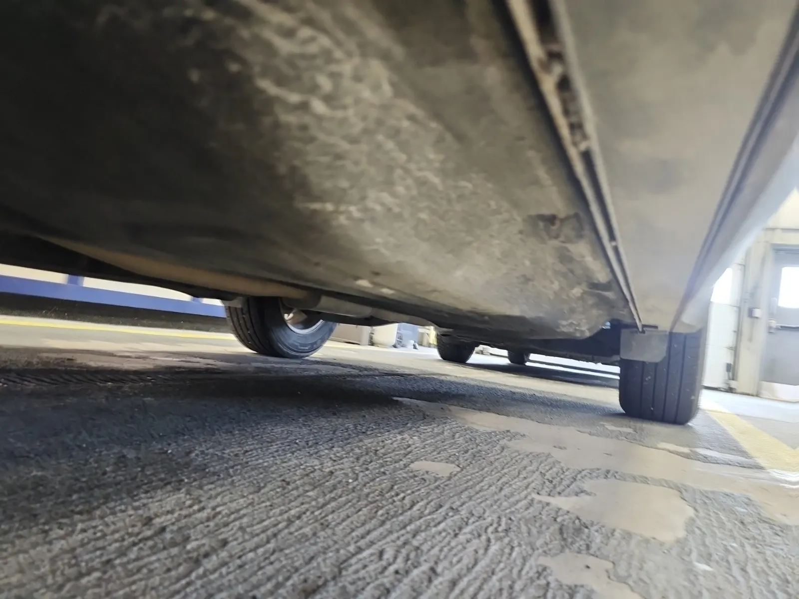 Undercarriage - Driver Photo