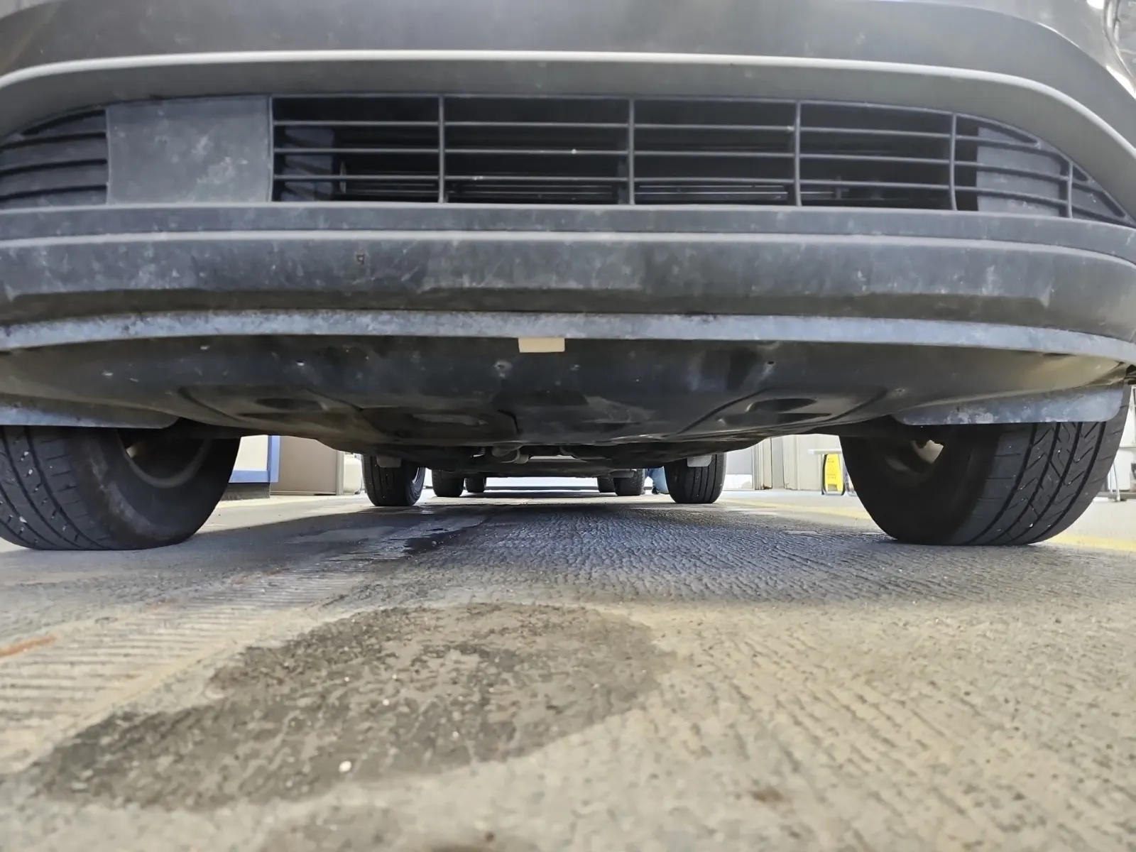 Undercarriage - Front Photo