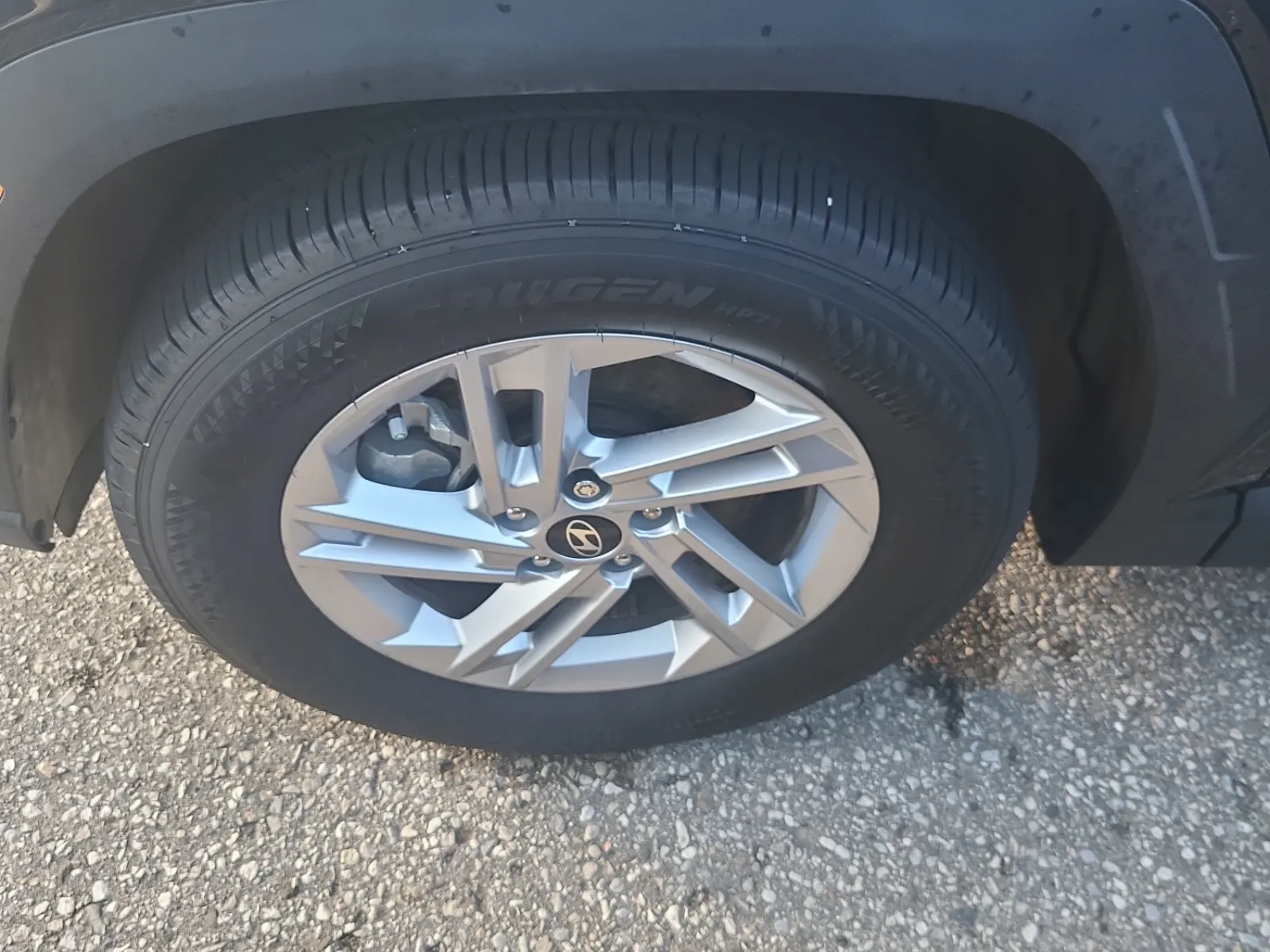 Front driver wheel/tire photo