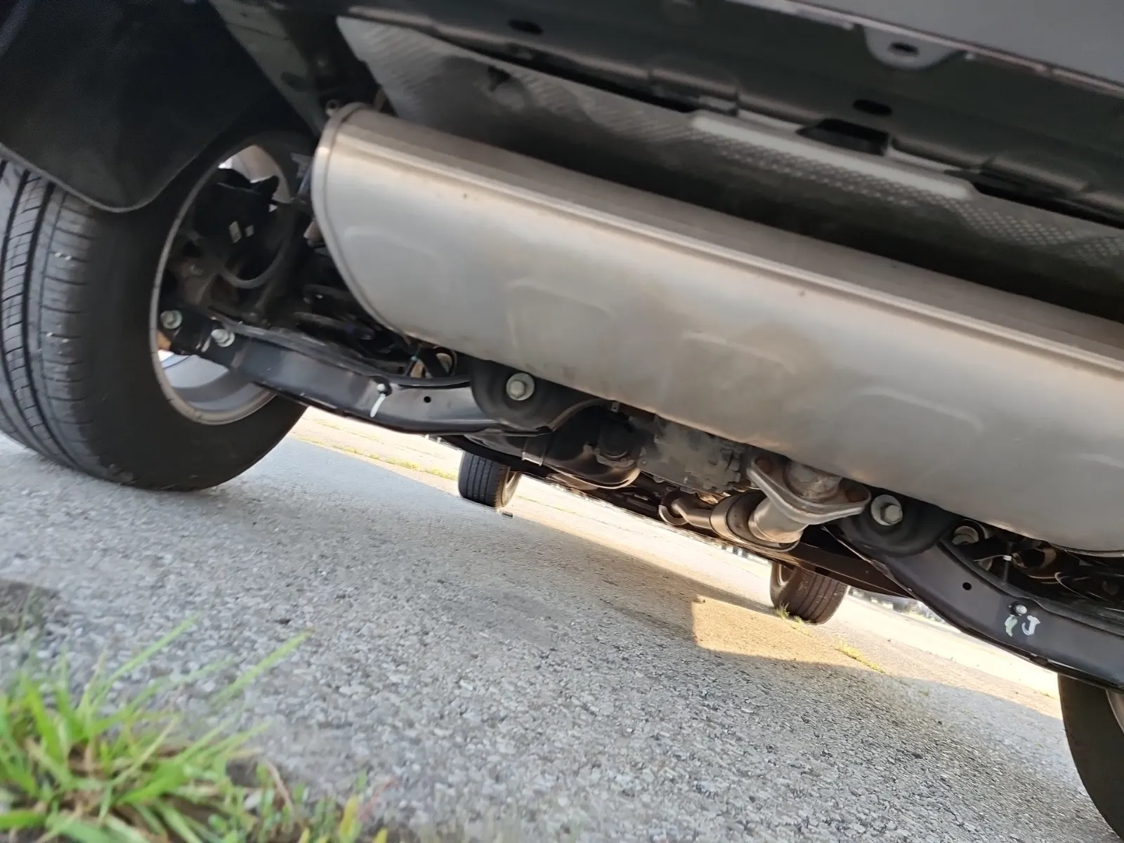 Undercarriage - Rear Photo