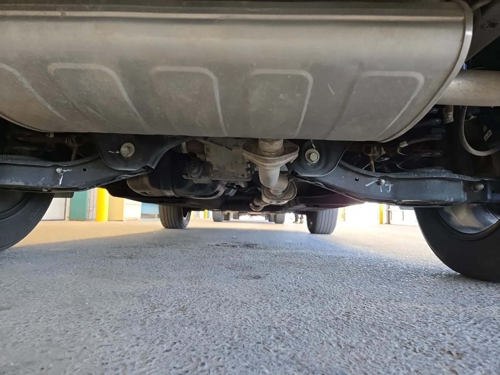 Undercarriage - Rear Photo