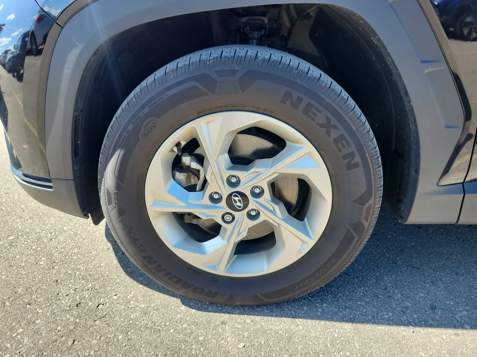 Front driver wheel/tire photo
