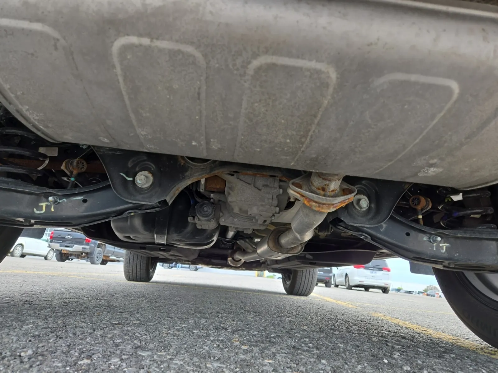 Undercarriage - Rear Photo