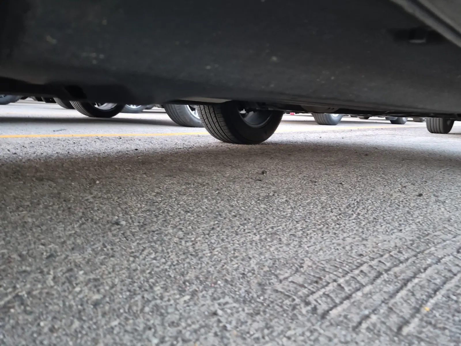 Undercarriage - Passenger Photo