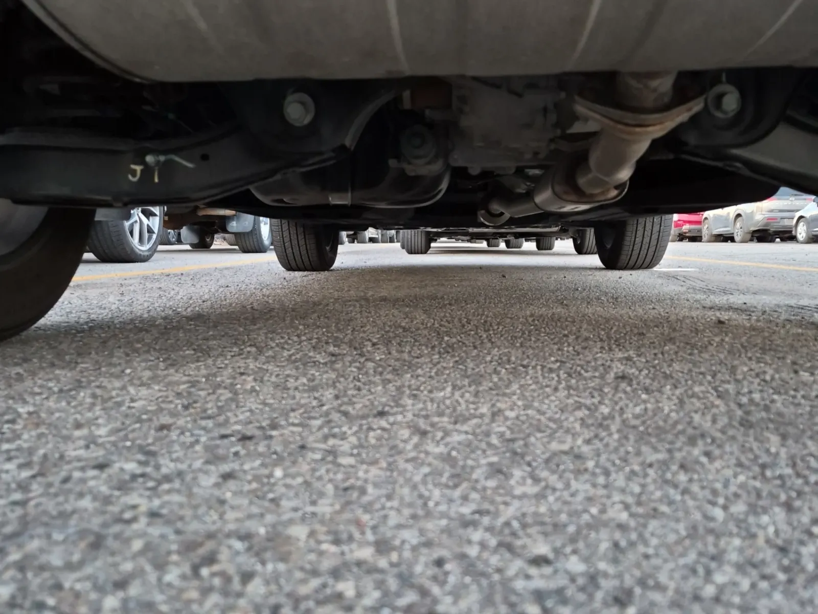 Undercarriage - Rear Photo