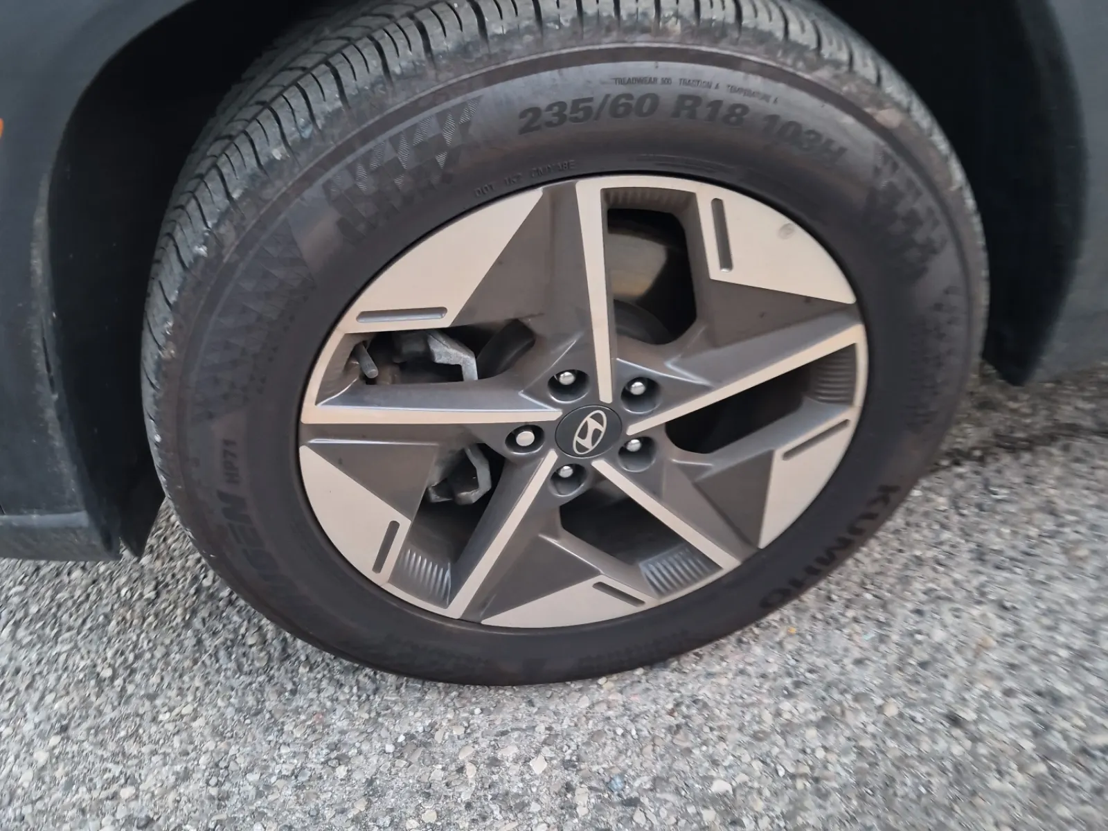 Front driver wheel/tire photo