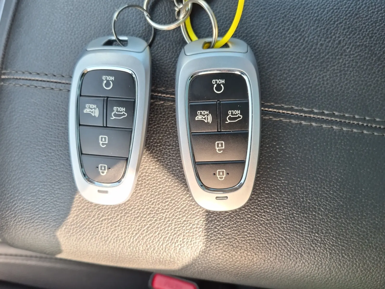 Keys/Fobs/Manual Photo