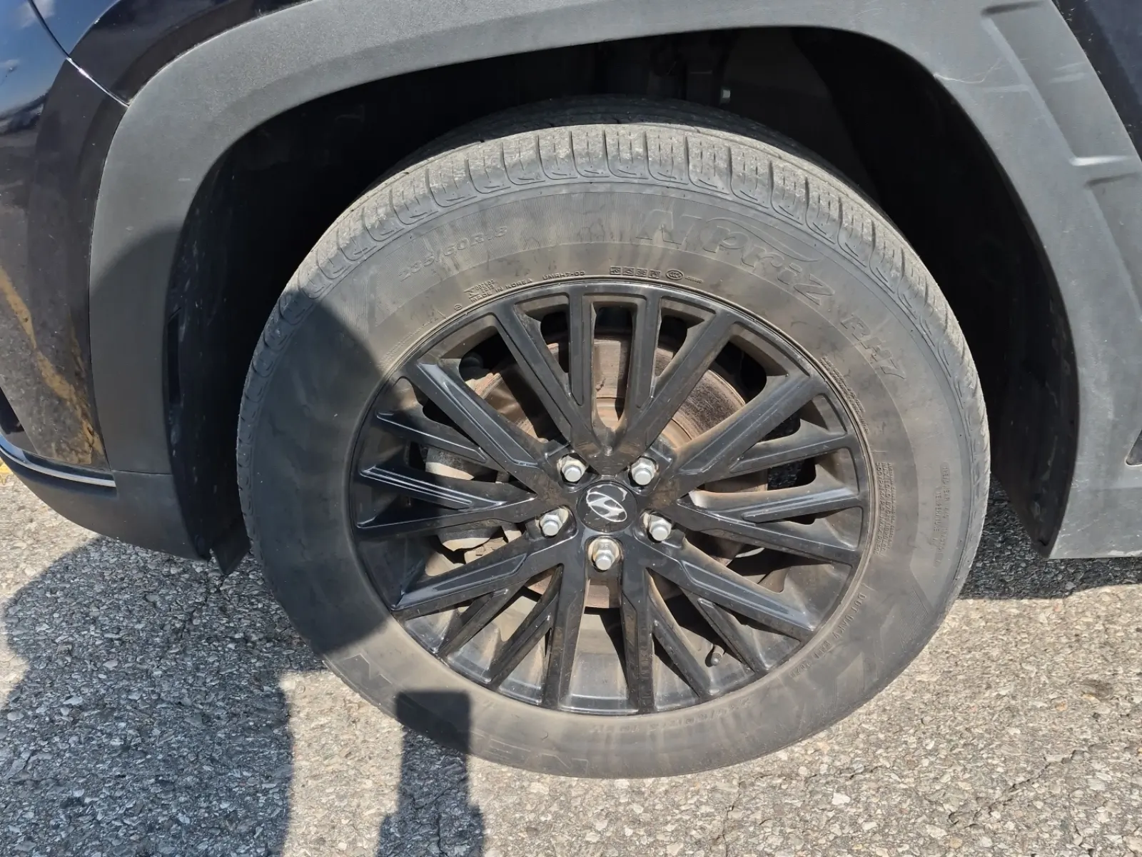 Front driver wheel/tire photo