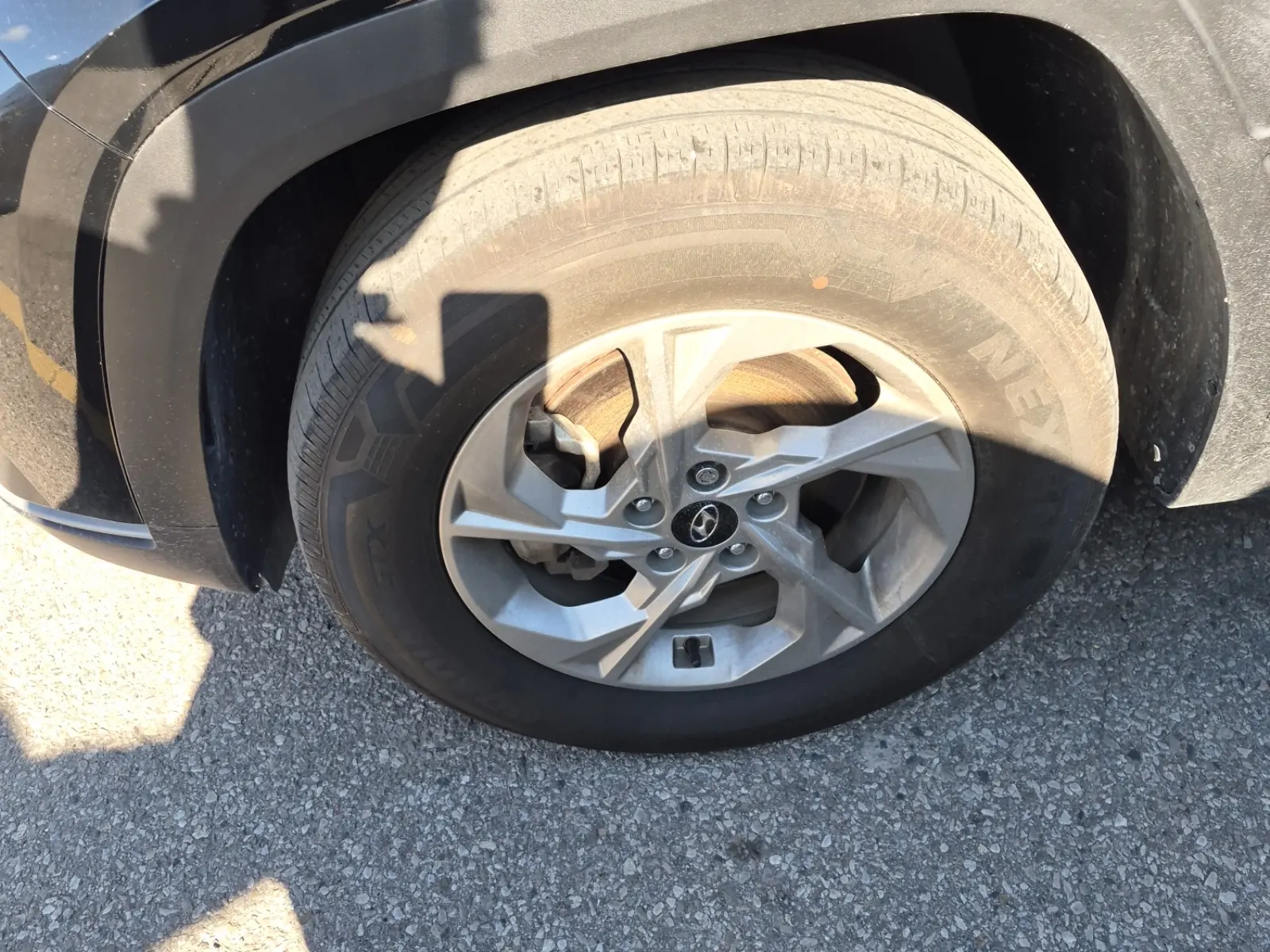 Front driver wheel/tire photo