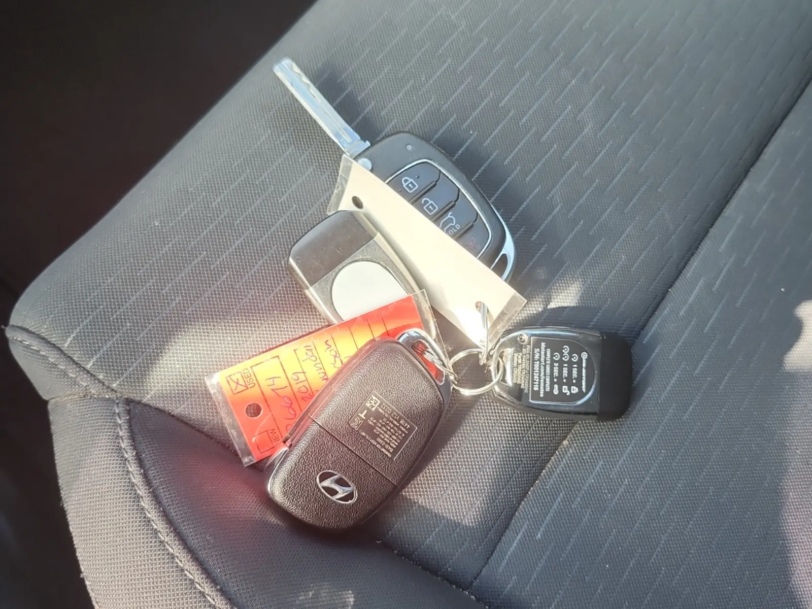 Keys/Fobs/Manual Photo