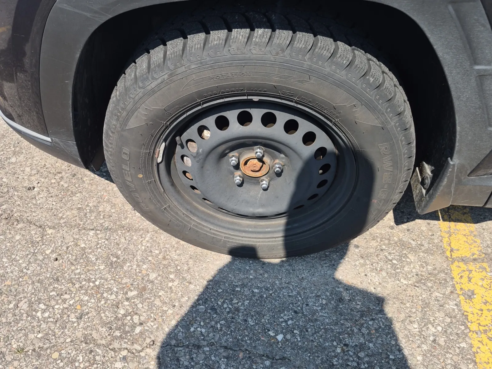Front driver wheel/tire photo