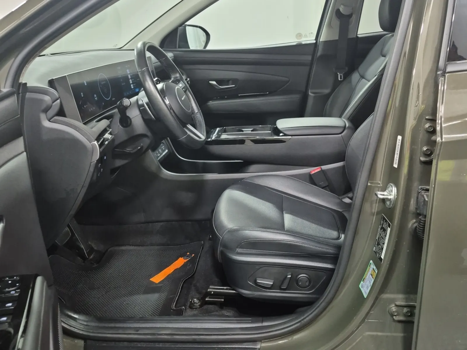 Front Interior Photo