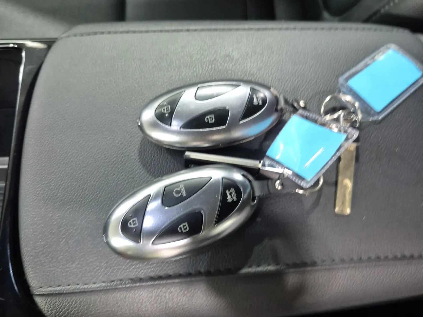 Keys/Fobs/Manual Photo