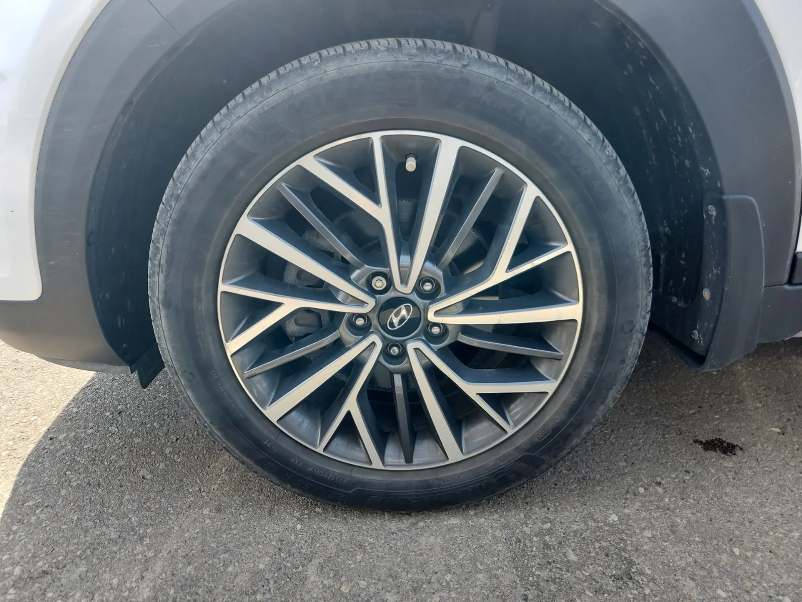 Front driver wheel/tire photo