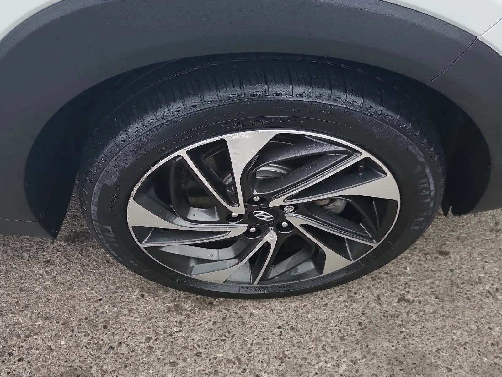 Right Front Wheel/Tire Photo