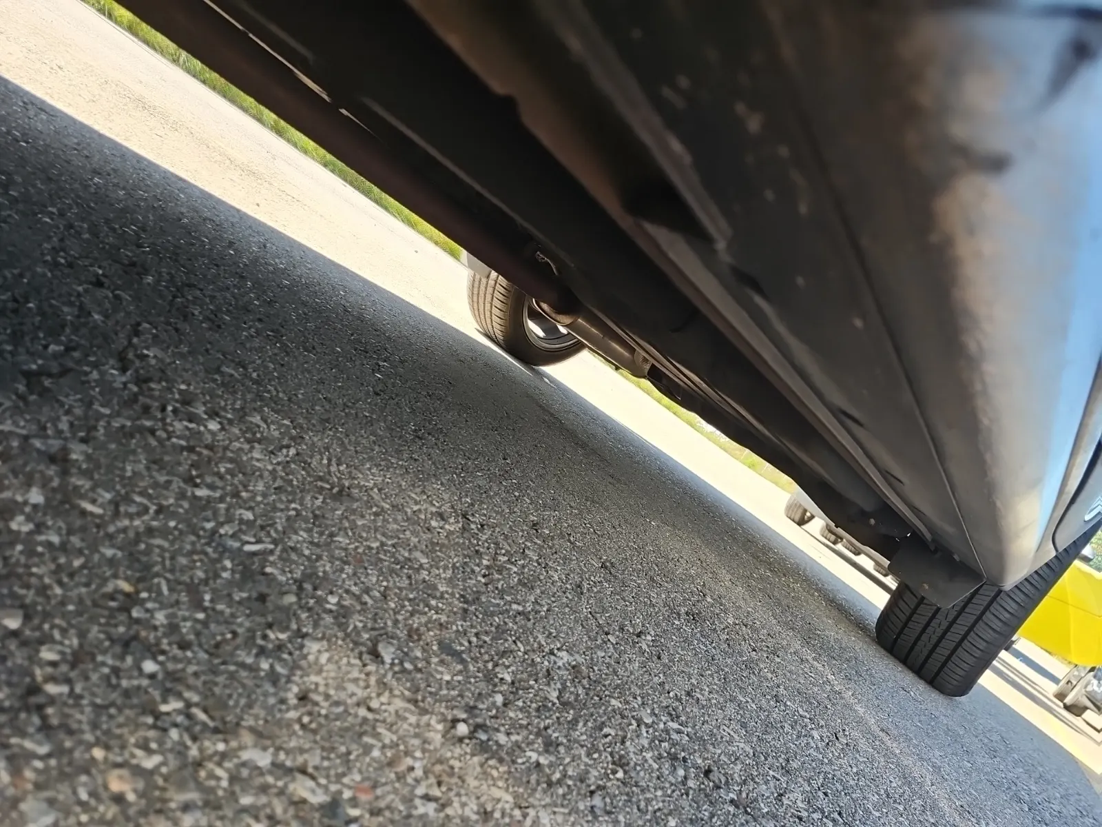 Undercarriage - Driver Photo