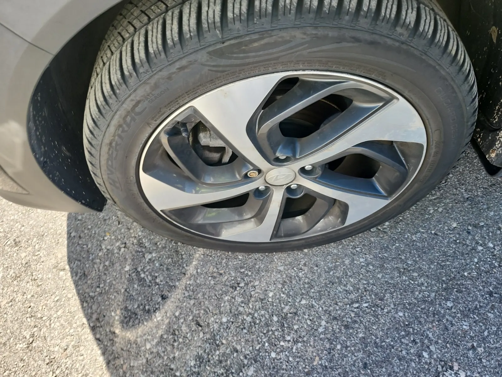 Front driver wheel/tire photo